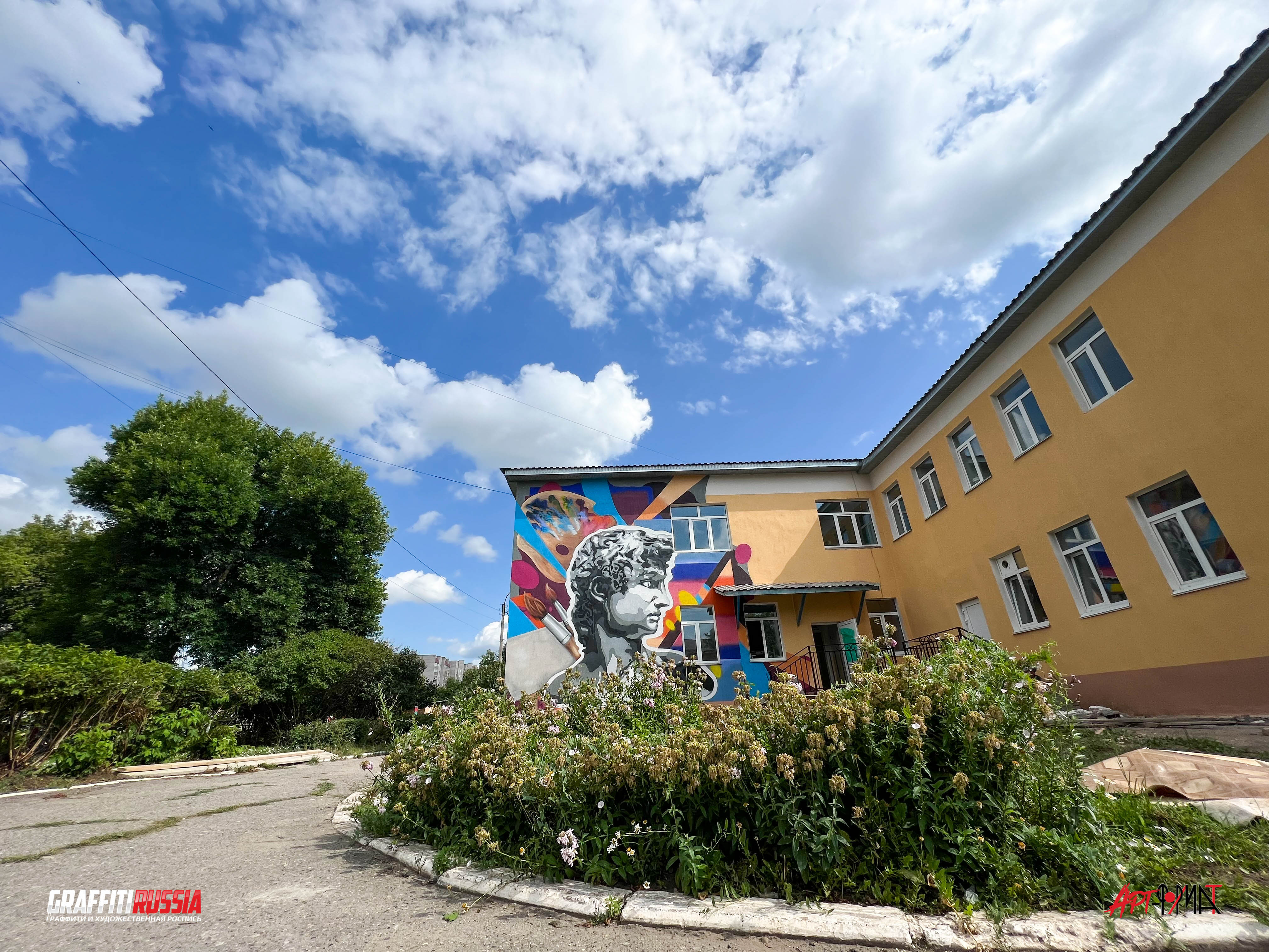 graffiti-na-fasade-neftyanikov-16