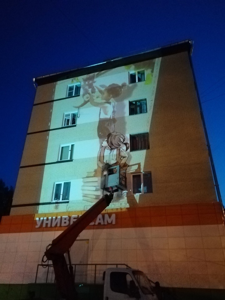 Оформление граффити на фасаде жилого дома Свердловский пр. 54