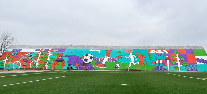 Новости Кизильского: новый фасад на стадионе