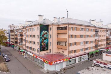 Пришло время повернуться к миру! Восстановление известного граффити в Челябинске