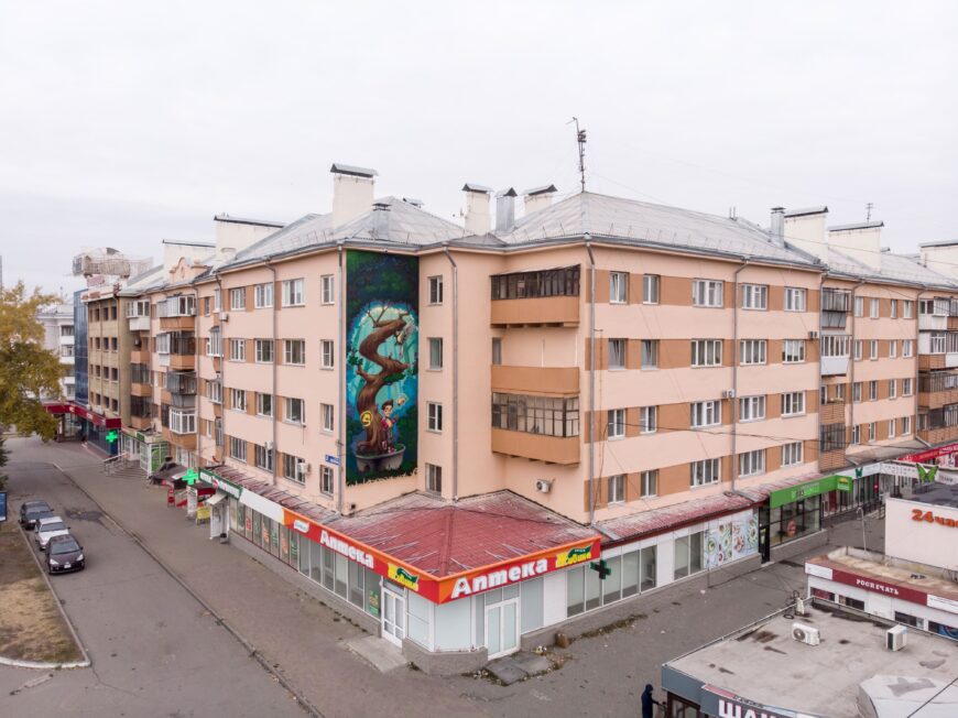 Пришло время повернуться к миру! Восстановление известного граффити в Челябинске