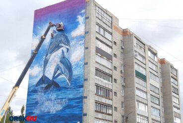 Фасад с Дельфинами